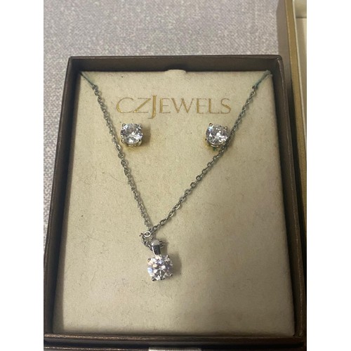 71 - 5 boxed silver jewellery set to include silver Veronese chain and earrings etc.