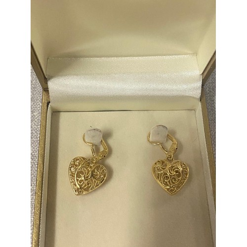 71 - 5 boxed silver jewellery set to include silver Veronese chain and earrings etc.