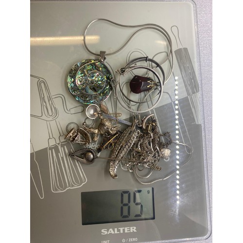 79 - Selection of silver jewellery to include silver and abalone necklace and leaf brooch etc. 85g