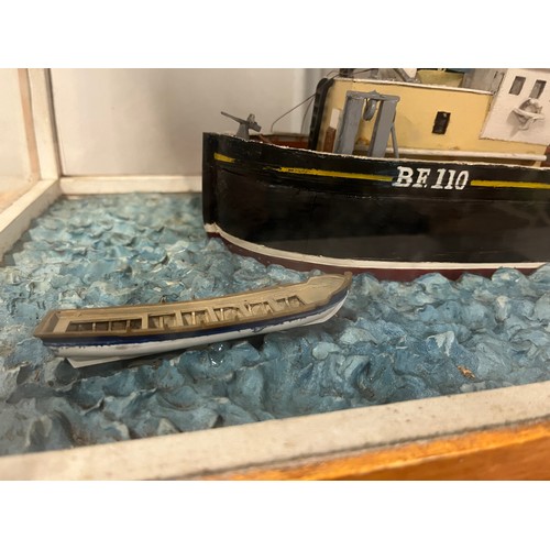 107 - vintage model boat diorama in fitted display case 30x59x34cm