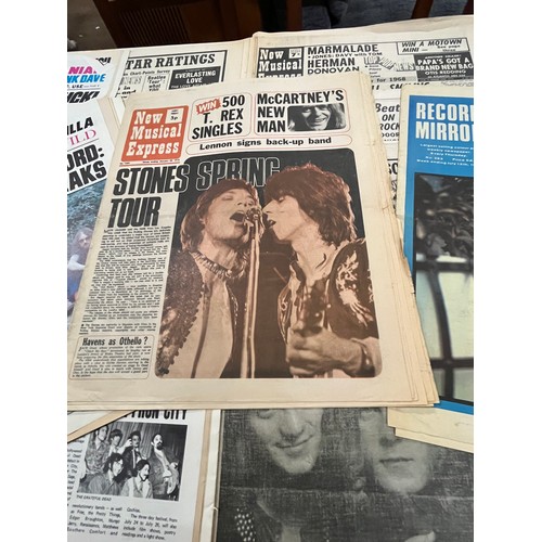 65 - Selection of vintage music newspapers to include New Music Entertainment (NME) & The Record Mirror, ... 