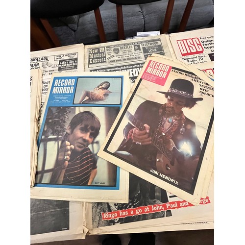 65 - Selection of vintage music newspapers to include New Music Entertainment (NME) & The Record Mirror, ... 