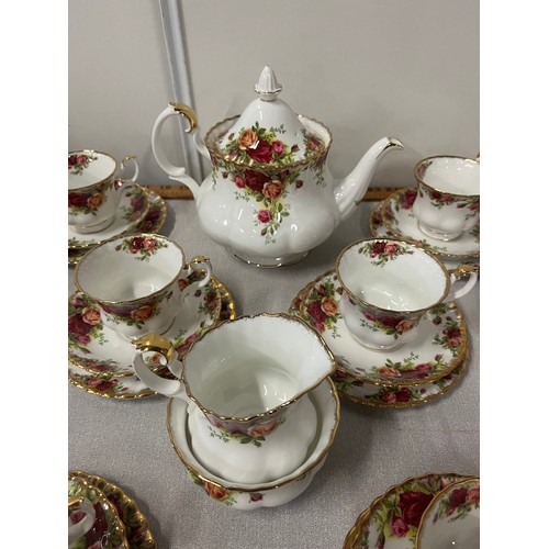 7 - 12 place setting Royal Albert 'Country Rose' teas set to include teapot, sugar & cream 39 pieces