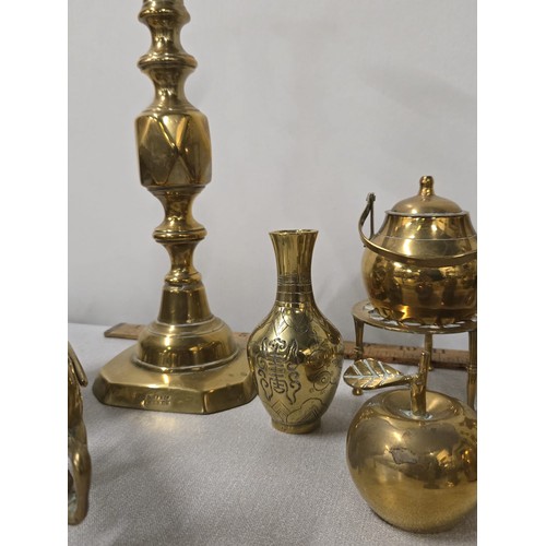 182 - Selection of brass to include Pair of Queen of Diamond candle holders, Horse & carriage & companion ... 