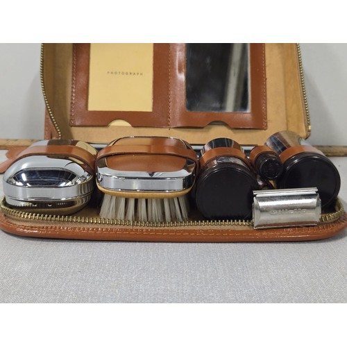 409 - Vintage Gents travel grooming kit.