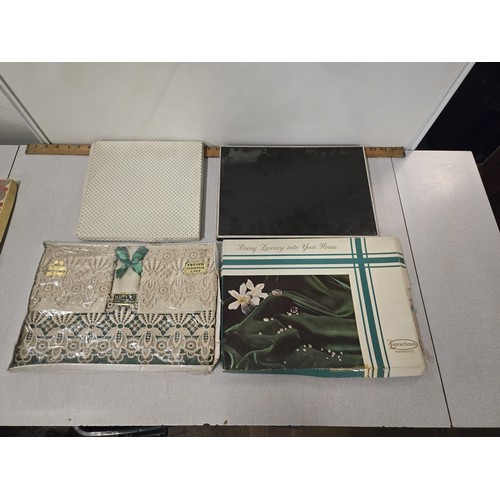 415 - Selection of boxed linen to include Irish Damask etc.