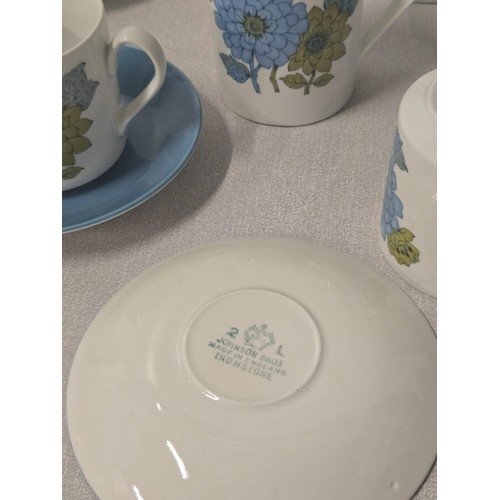 414 - 15 Piece Johnson Bros Ironstone tea set