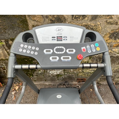 347 - Horizon fitness HTM3000 folding treadmill with incline & pulse rate sensors.