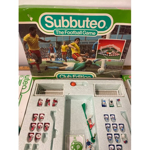 324 - Subbuteo the football game Club edition with paperwork and teams Everton and Hibernian etc.