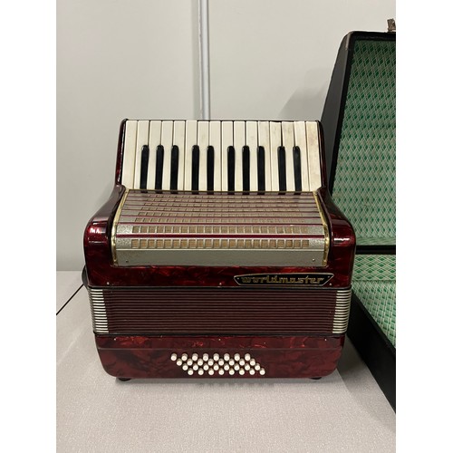 62 - Vintage Worldmaster (Weltmiester) piano Accordian 32 button 26 key with original case