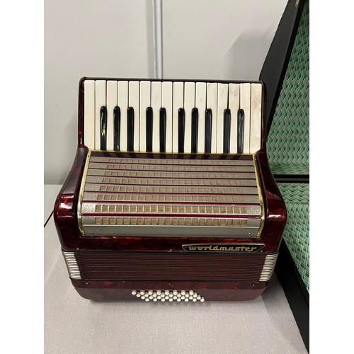 62 - Vintage Worldmaster (Weltmiester) piano Accordian 32 button 26 key with original case