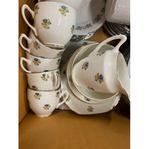 469 - Box of tea ware to include english bone china & mitterteich bavaria