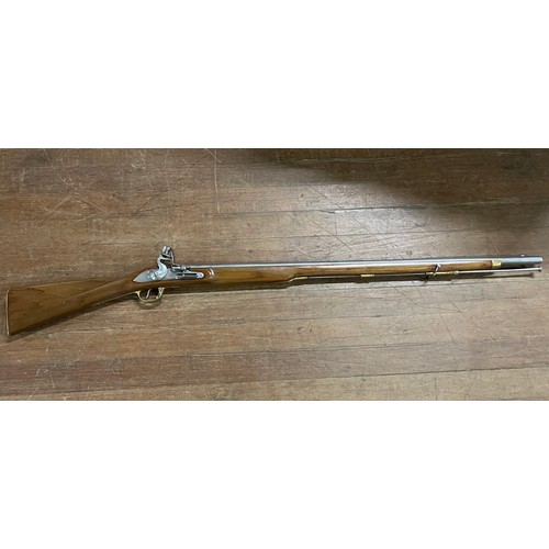 52 - Replica Brown Bess Inert Flintlock Musket India Pattern. A good display piece or wall hanger, the Br... 