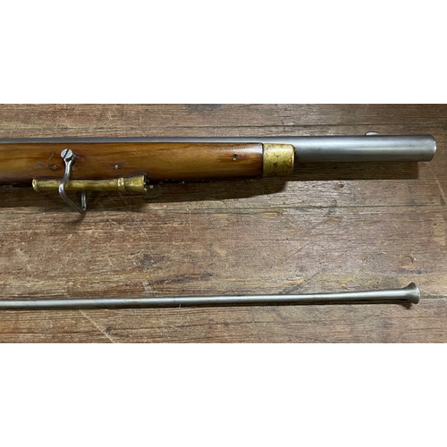 52 - Replica Brown Bess Inert Flintlock Musket India Pattern. A good display piece or wall hanger, the Br... 