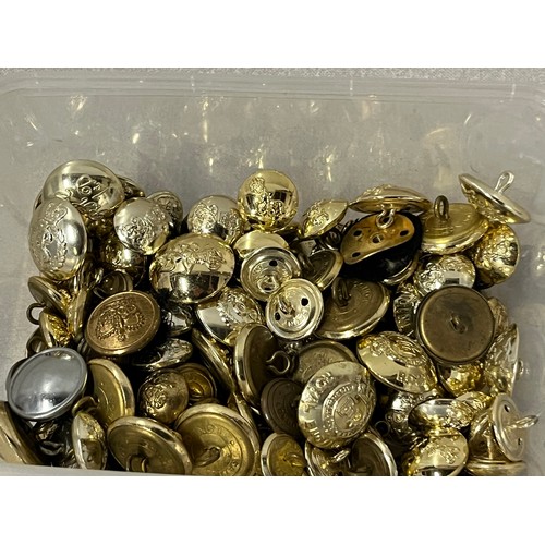 119 - Large collection of military buttons.