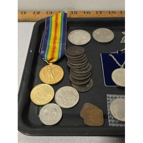 552 - tray of coins & medals