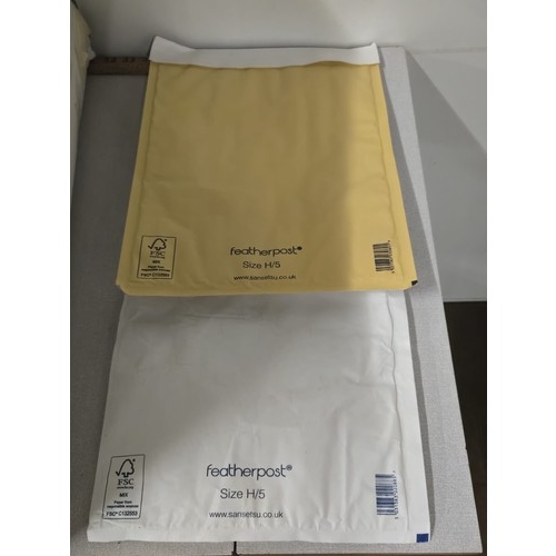 539 - box of over 200 featherlight padded envelopes