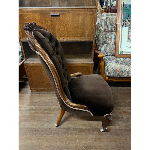 46 - Victorian spoon back walnut framed chair.