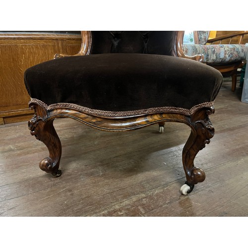 46 - Victorian spoon back walnut framed chair.