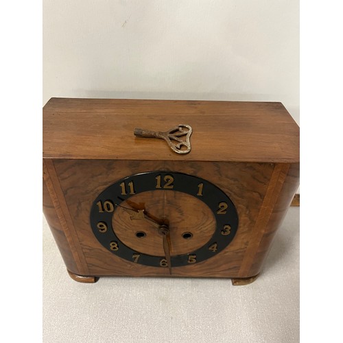 269 - Antique mantle clock with key & pendulum