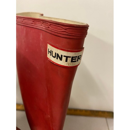 304 - 2 pairs of wellingtons to include highlanders (8) & hunter (10)