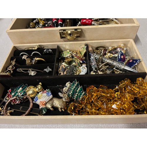 15 - 2 tier jewellery box & contents to include silver rings etc