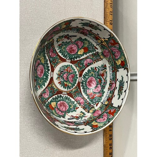 32 - Vintage Chinese hand painted Rose Medallion serving bowl. Marked to base. 10