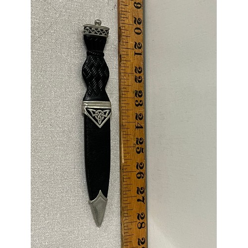 109 - Sgian Dubh with celtic detail.