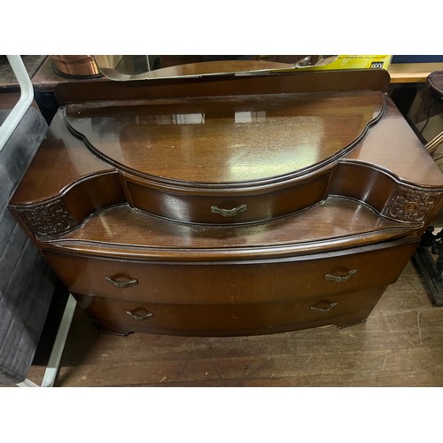 55 - Vintage art deco style mirrored chest of drawers.