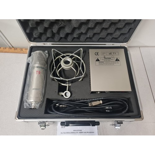 280 - sE2200T studio tube condenser microphone along with se the refection filter both boxed