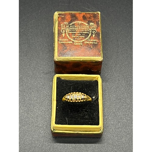 62 - 18k gold ladies ring with antique ring box