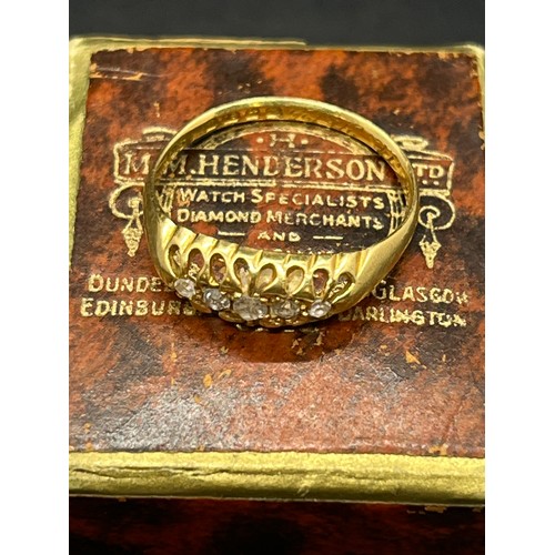 62 - 18k gold ladies ring with antique ring box