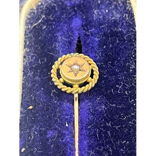 63 - 2 9ct gold pins along with 9ct & opal brooch