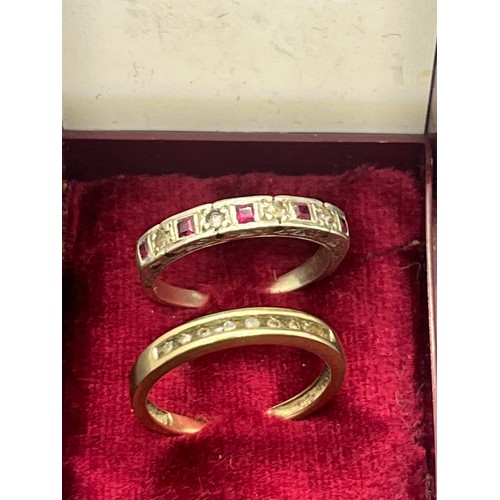 68 - 2 9ct gold ladies rings