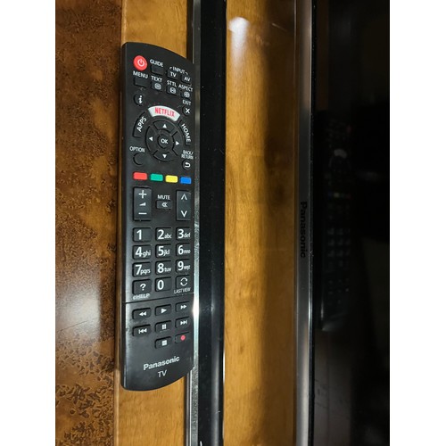 272 - 40 inch panasonic smart tv with remote