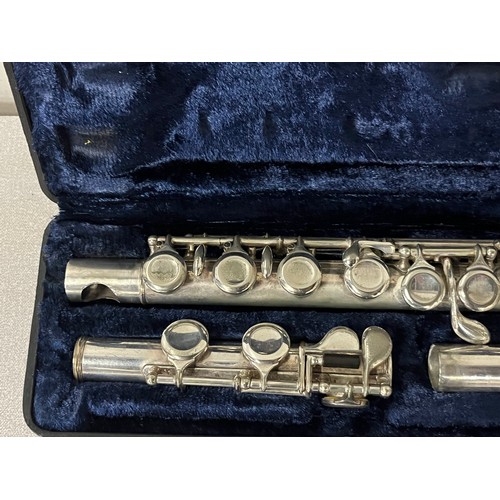 142 - Vintage Gold Seal flute in fitted case.