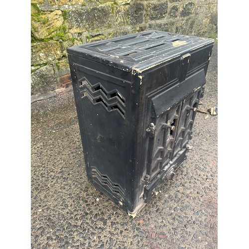 225A - Vintage heavy Vesper cast iron log burner. 20.5