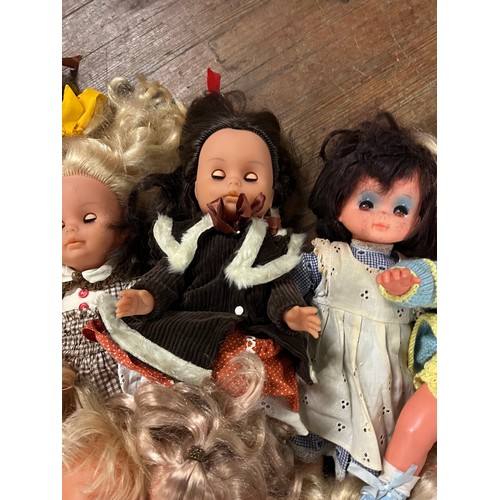 307 - Selection of vintage dolls to include, Spanish Vicma, Italian Effe & Tiny Tears etc.