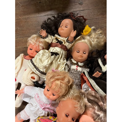 307 - Selection of vintage dolls to include, Spanish Vicma, Italian Effe & Tiny Tears etc.