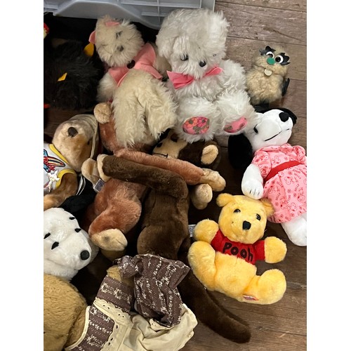 457 - Large selection of soft toys to include Tweenies, Snoopy & sister Belle, Dog door stop, Clifford the... 