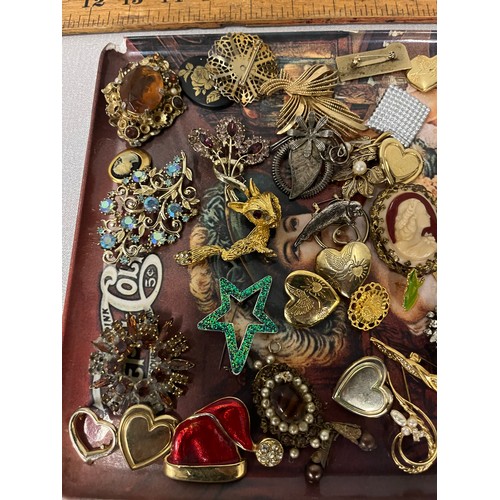 160 - Large collection of pin badges along with vintage brooches.