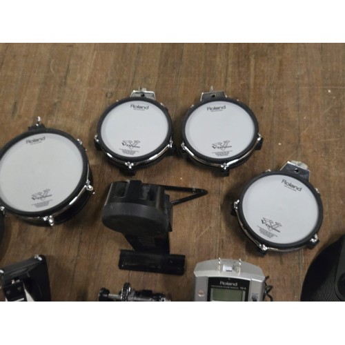 207 - Roland electronic TD-9 drum kit with 3 cymbals to include ride/crash, 3 drums to include PD-105 & ki... 