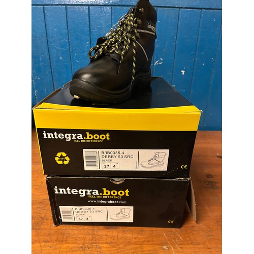 450 - 2 pairs Brand new Integra work boots size 4