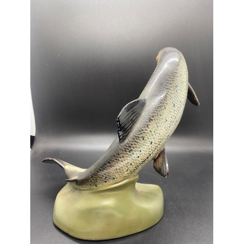 117 - Beswick leaping salmon No. 2066.