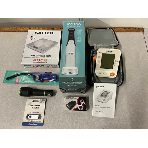 526 - electronic blood pressure monitor , electronic scales etc