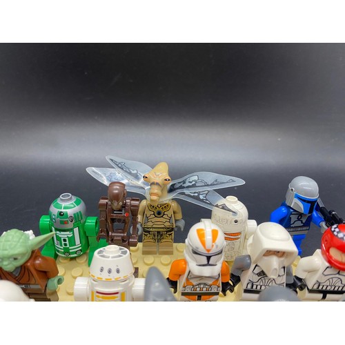 20 - 23 Lego Star Wars figures to include Princess Leia, R3-D5 Astromech droid & Geonosian warrior with w... 