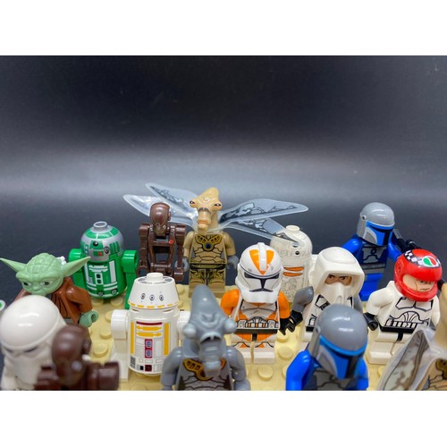 20 - 23 Lego Star Wars figures to include Princess Leia, R3-D5 Astromech droid & Geonosian warrior with w... 