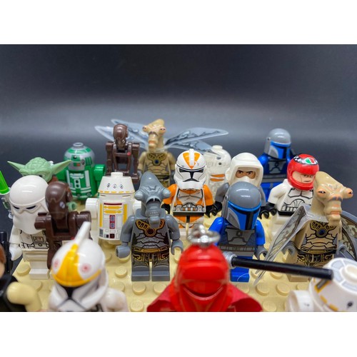 20 - 23 Lego Star Wars figures to include Princess Leia, R3-D5 Astromech droid & Geonosian warrior with w... 