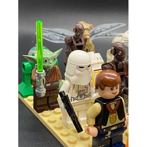 20 - 23 Lego Star Wars figures to include Princess Leia, R3-D5 Astromech droid & Geonosian warrior with w... 