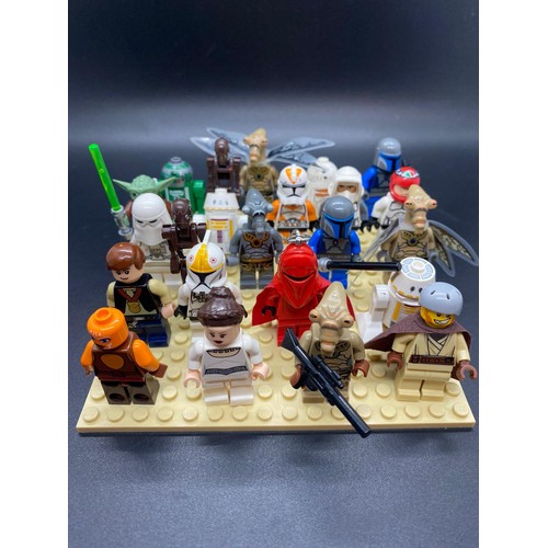 20 - 23 Lego Star Wars figures to include Princess Leia, R3-D5 Astromech droid & Geonosian warrior with w... 